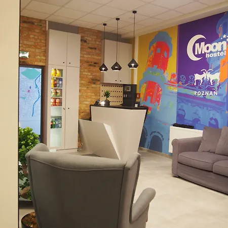 Moon Хостел Познань